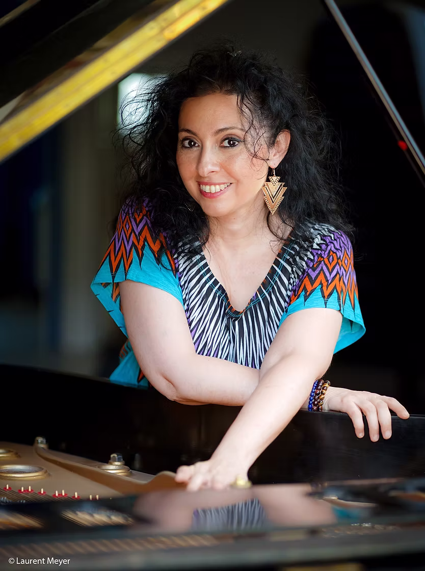 Ramona Horvath 13,4x18 300dpi Ramonah Horvath 50nuancesdeweb